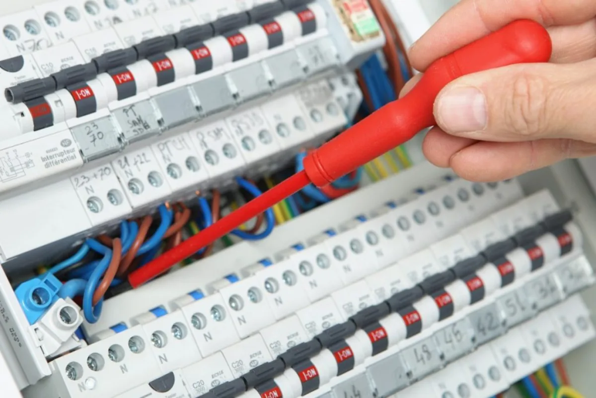 SOS électricien 24h/24 et 7j/7 à Sète